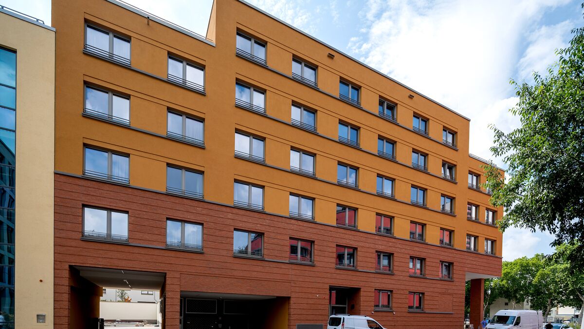 Vue extérieure et entrée du garage de la résidence universitaire du Ludwigsquartier à Ludwigshafen