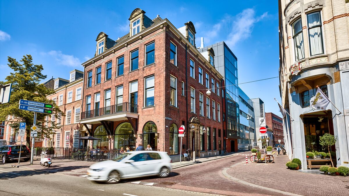 Vue extérieure de l'immeuble « Kneuterdijk » à La Haye