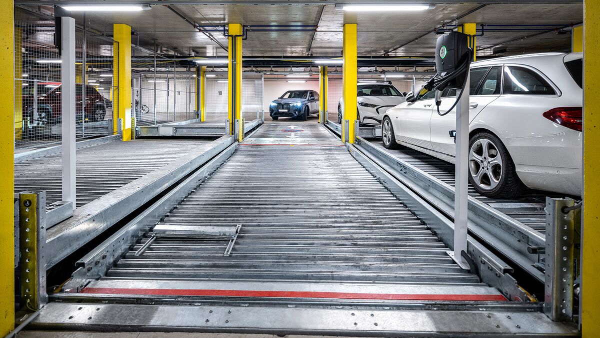 La voiture entre dans le système de stationnement