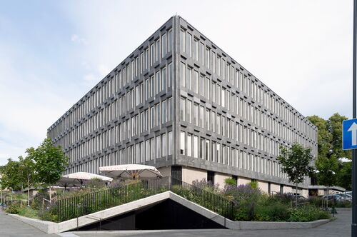 Front view of the building that formerly housed the American Embassy in Oslo