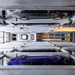 Vue aérienne des différents niveaux d'un système de stationnement