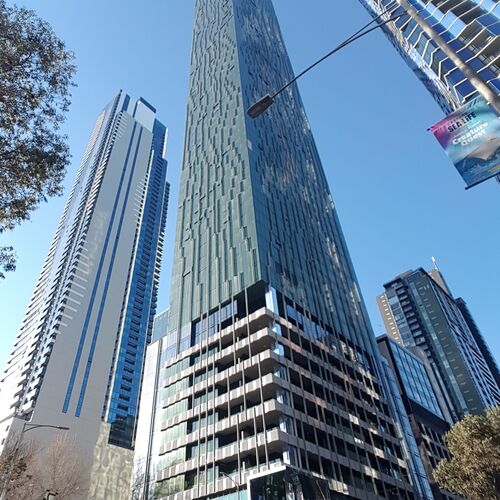 Vue extérieure du bâtiment Shadow Play dans le centre-ville de Melbourne