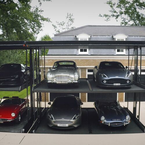 Sistema di parcheggio con automobili.