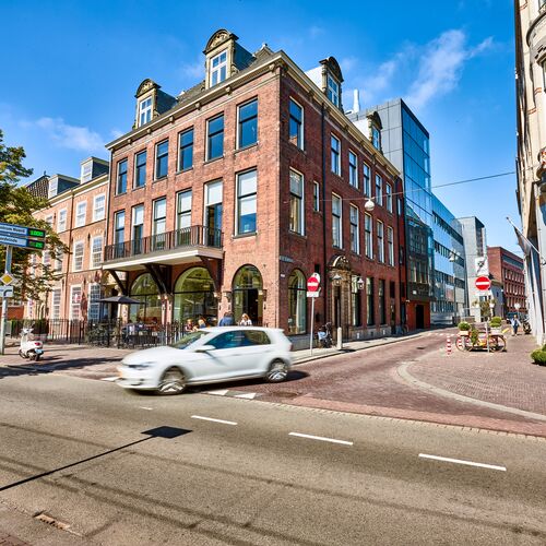 Vue extérieure de l'immeuble « Kneuterdijk » à La Haye