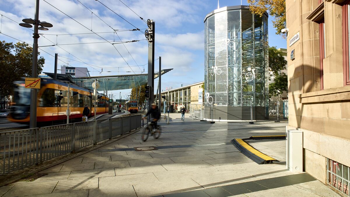 Système de stationnement automatique pour vélos à la gare de Heilbronn