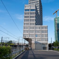 Vue extérieure de la tour Franklin à Zurich